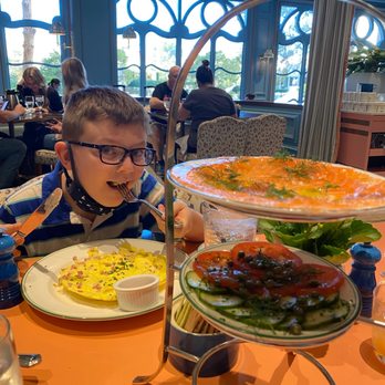 Sadelle's - House Salmon Tower - Breakfast & Brunch Near Me - Las Vegas, Nevada
