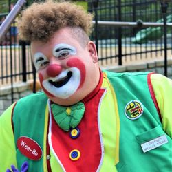 Sweetimes4All - Webo our clown that does magic and balloon twisting