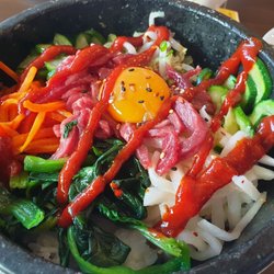 Kang Nam - Dolsot bibimbap (raw beef)