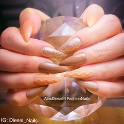 Fashion Nails & Spa - By Alex
Instagram: Diesel_Nails