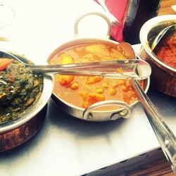Vijay Dhaba - Saag, curry and vindaloo?? Get in m' belly!!!!