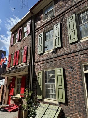 124-126 Elfreth's Alley by null