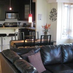 Apart Hotel Montréal - Our 303 Sunshine suite offers open Concept spacious Living. 2 bedroom with 3 beds.