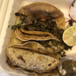 El Taquito Leon - Trio tacos (chicken, steak and el pastor)