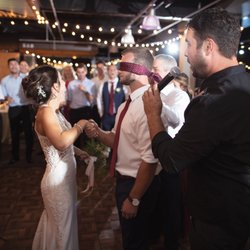 DJ Ben Thomas - Fun game before the bouquet toss!