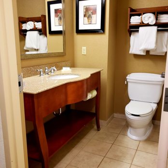 Hampton Inn Hampton-Newport News - Bathroom - Hotels Near Me - Hampton, Virginia Hampton Inn Hampton-Newport News - Bathroom - Hotels Near Me - Hampton, Virginia
