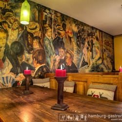 Uhlenhorster Weinstube - Unser Wandgemälder, leider kein echter Renoir. Es ist dem Gemälde bal du moulin de la galette nachempfunden.