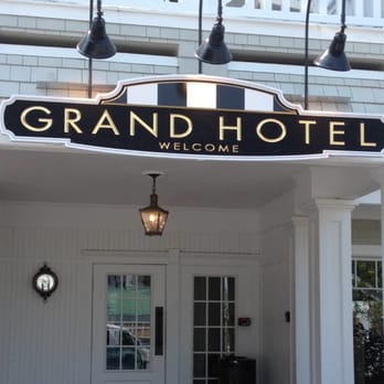 Grand Hotel - Enterance - Hotels Near Me - Kennebunk, Maine