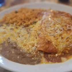 Los Tres Cochinitos - W cheese enchiladas plate with beans and rice