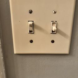Bavarian Brook Rentals - Filthy switch in bathrooms