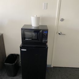 Fridge, microwave and ice bucket