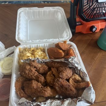 Hotlanta Wings And Things - American Near Me - Riverside, California