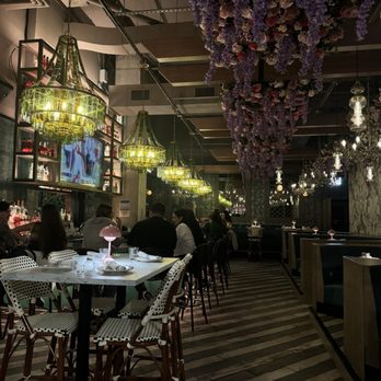Bar La Rue - Interior - Bars Near Me - Chicago, Illinois