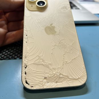 iHomeService - iPhone 15 broken backcover - Mobile Phone Repair Near Me - Berlin, BE