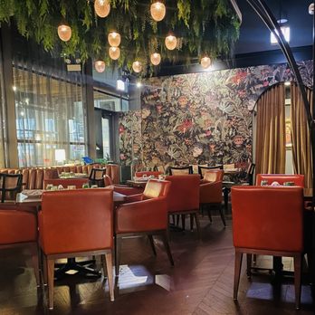 Alpana - Dining room - New American Near Me - Chicago, Illinois