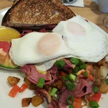 Red's On 4th - Montreal Smoked Meat Hash & Eggs - Breakfast & Brunch Near Me - Calgary, Alberta Red's On 4th - Montreal Smoked Meat Hash & Eggs - Breakfast & Brunch Near Me - Calgary, Alberta
