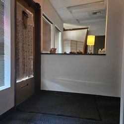 Kiwi Spa & Massage - 9/21/24 (425) 545-8312) WELCOME. Yes, it is very dark in here, until your eyes adjust  to the dark.