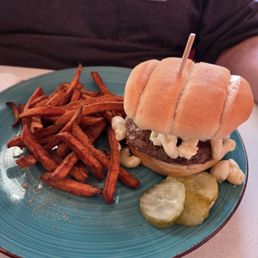 Mac & Cheese Burger with sweet potato fries