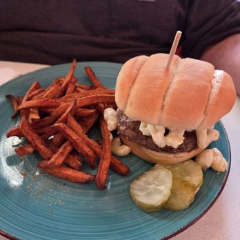 Marino's Lunch - Mac & Cheese Burger with sweet potato fries - Bars Near Me - Staunton, Virginia