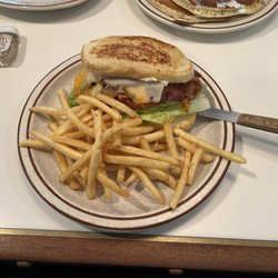 Velvet Grill & Creamery - Unclub