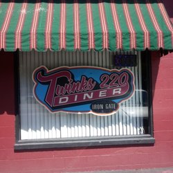 Twink's 220 Diner - Out diner front