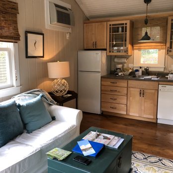 The Cottages at Cabot Cove - Living room/kitchenette - Hotels Near Me - Kennebunkport, Maine The Cottages at Cabot Cove - Living room/kitchenette - Hotels Near Me - Kennebunkport, Maine