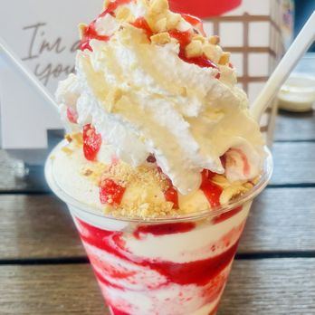 Bruxie - Custard sundae - Chicken Shop Near Me - Long Beach, California Bruxie - Custard sundae - Chicken Shop Near Me - Long Beach, California