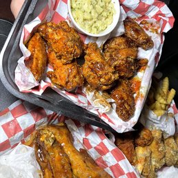 10 Wing Combo upgraded to a White Chedder Mac side(+$2) IG@ClutchCityChows 10 Wing Combo upgraded to a White Chedder Mac side(+$2) IG@ClutchCityChows