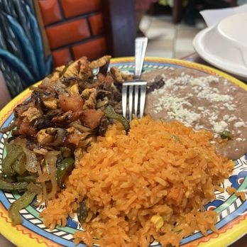 El Pueblo Mexican Restaurant - Combination 7. Milanesa De Pollo O De Res (Arroz, Frijol Y Ensalada) - Mexican Near Me - Winter Park, Florida El Pueblo Mexican Restaurant - Combination 7. Milanesa De Pollo O De Res (Arroz, Frijol Y Ensalada) - Mexican Near Me - Winter Park, Florida