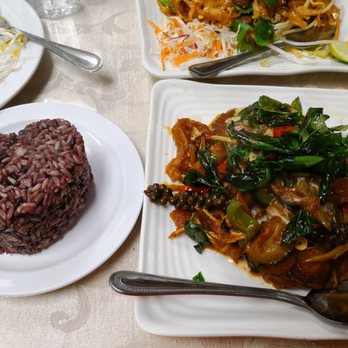 Thai Curry - Spicy catfish with brown rice - Thai Near Me - Paramount, California Thai Curry - Spicy catfish with brown rice - Thai Near Me - Paramount, California