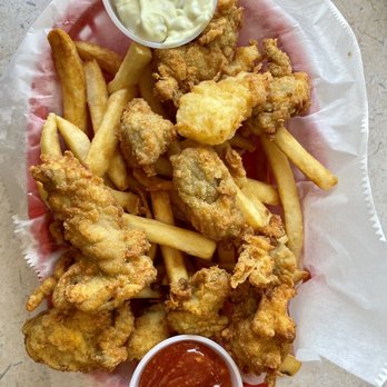 Captain John's Crabhouse - Fried oyster basket - Seafood Near Me - Newburg, Maryland