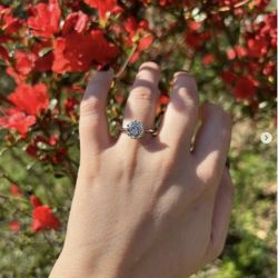 Nine Roses Jewelers