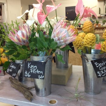 Honolulu Night Market - Paiko sells cut flowers - Festivals Near Me - Honolulu, Hawaii
