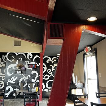 LuLu's Diner - Inside corner seating - American Near Me - Lima, Ohio