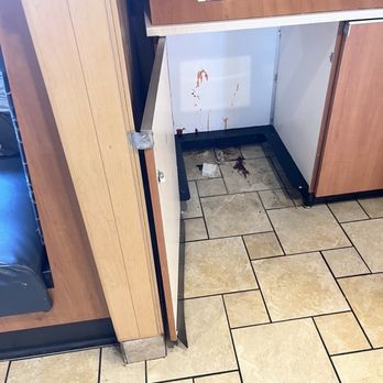 Culver's - Dining area at Culver's trash was removed and not put back from awhile - Ice Cream & Frozen Yogurt Near Me - St. George, Utah Culver's - Dining area at Culver's trash was removed and not put back from awhile - Ice Cream & Frozen Yogurt Near Me - St. George, Utah
