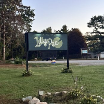 Lexingtons Lily Pad - Road side location sign - Vacation Rentals Near Me - Lexington, Michigan