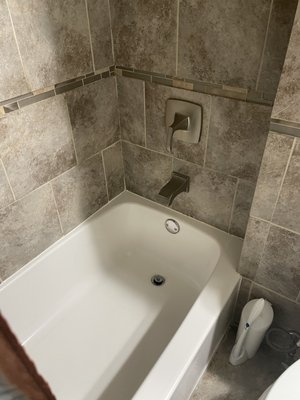 Mount's Plumbing & Construction Logo