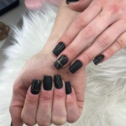 Leia Luxe Nails - Gel X + Simple Nail Art