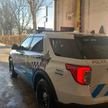 Lookin’ Good Express - In & out in 4 minutes!! Hand dried & hand applied tire shine at end of tunnel!!! - Car Wash Near Me - Chicago, Illinois