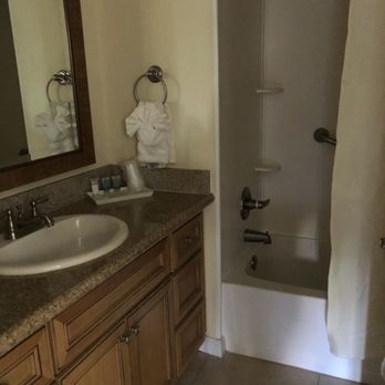 Ft. Lauderdale Beach Resort - Shower in one bath and tub in second bath - Hotels Near Me - Ft. Lauderdale, Florida Ft. Lauderdale Beach Resort - Shower in one bath and tub in second bath - Hotels Near Me - Ft. Lauderdale, Florida