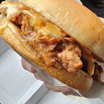 Chick-fil-A - Honey Pimento Spicy Chicken sandwich - Chicken Shop Near Me - Honolulu, Hawaii Chick-fil-A - Honey Pimento Spicy Chicken sandwich - Chicken Shop Near Me - Honolulu, Hawaii