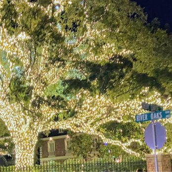 River Oaks Christmas Lights - Beautiful lights - Holiday Decorating Services Near Me