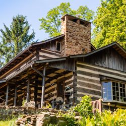 Ohio Log House Bed & Breakfast
