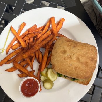 Kooper's Tavern - Lamb burger - Bars Near Me - Baltimore, Maryland