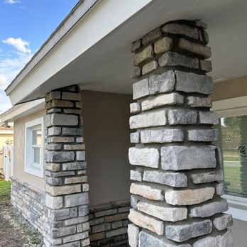 AB projects - a picture of a house with a stone column - Tiling Near Me AB projects - a picture of a house with a stone column - Tiling Near Me