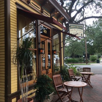 Mate Factor - Sidewalk view just before a rain storm. - Coffee & Tea Near Me - Savannah, Georgia