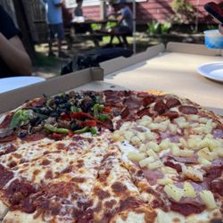 Siskiyou Brew Works - THE LAGER PIZZA