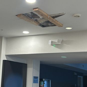 Fairfield by Marriott Inn & Suites Cincinnati Eastgate - Maybe they should fix this it's in the lobby?? - Hotels Near Me - Cincinnati, Ohio