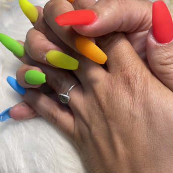La Sierra Nails & Spa - Nail Salons Near Me - Riverside, California