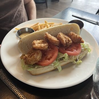 Draper's Steak & Seafood - Shrimp po boy sandwich - Salad Near Me - Fairfax, Virginia